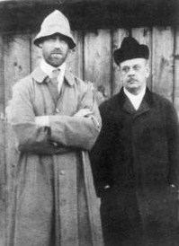 Б.Джонсон (справа) и Михаил Александрович. Апрель 1918 г.