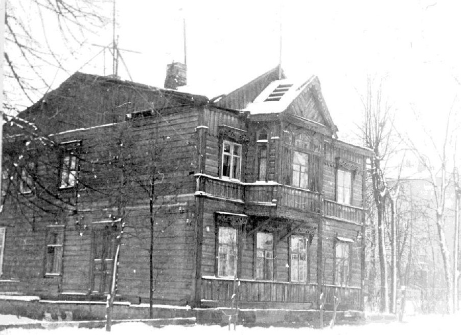 Дом № 9 на Чкалова (Люцевской) улице Гатчины. 
Фото 1960-х годов